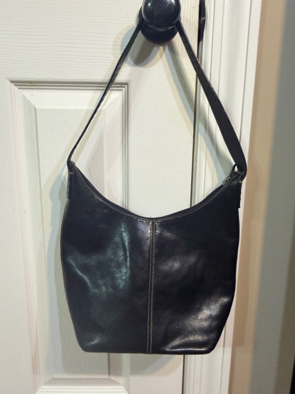 Fossil Leather Shoulder Bag in Black shoulder bag. Vintage